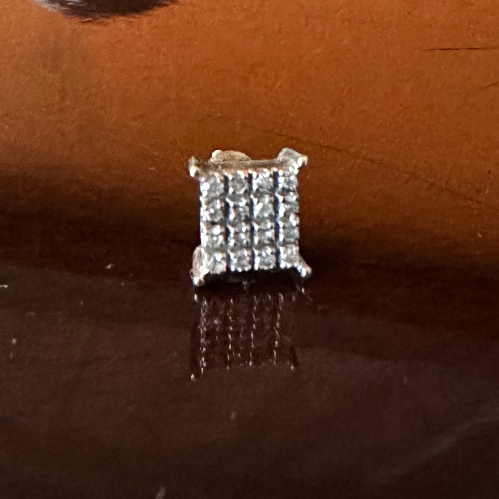SINGLE white Gold Diamond Cluster Stud Earring